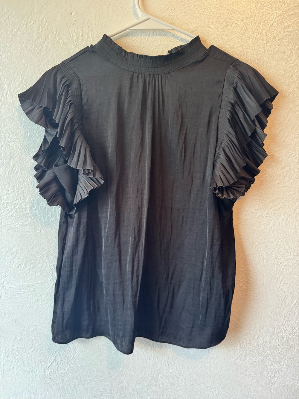 Maison d'Amélie Women’s Black Ruffle Sleeve Top